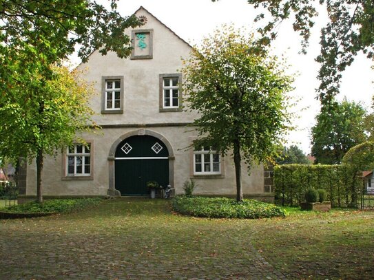 Schöne Dachgeschosswohnung in denkmalgeschütztem Bauernhaus