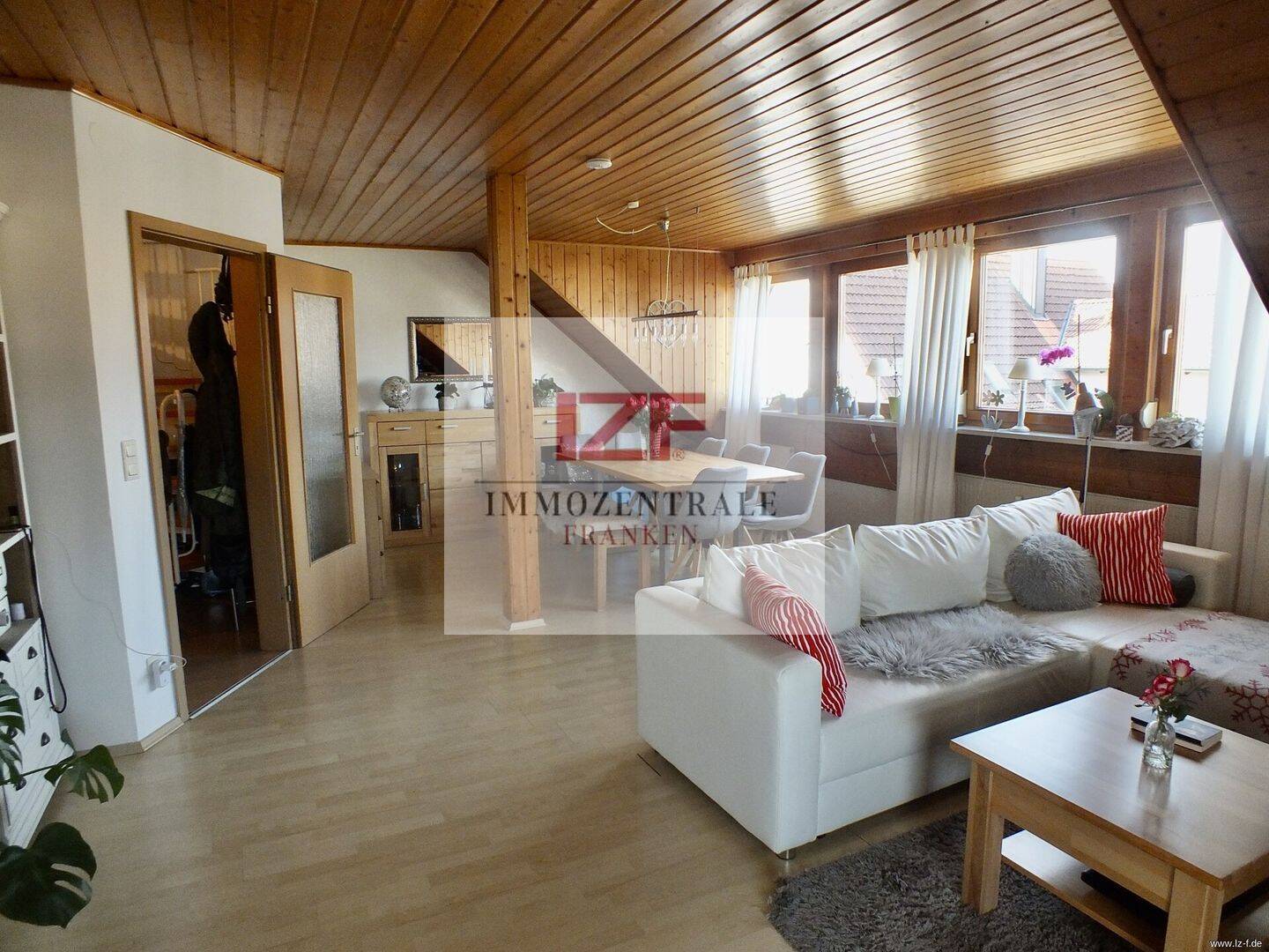                                                               3 Zimmer Dachgeschoss-Maisonettewohnung mit Balkon in Altdorf bei N&uuml;rnberg                                                       in Altdorf (Landshut)