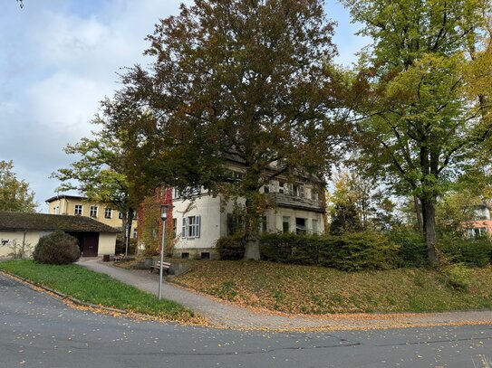 Parkähnliches Grundstück mit Blick über Bayreuth