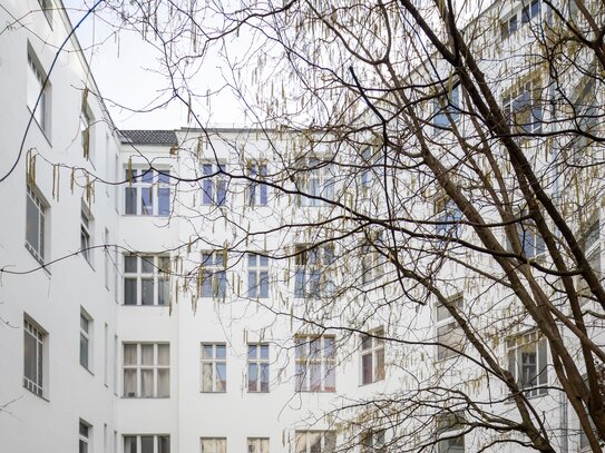 Altbauwohnung mit kleinem Garten & durchgestecktem Grundriss