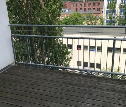 *** Günstige 1-Zimmer mit EBK, Aufzug, Balkon und Wannenbad in Uninähe!! ***