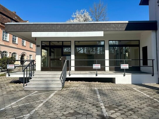 Büro - Praxis- Fahrschule - Café - in perfekter Lage mit 6 Parkplätzen Erstbezug nach Renovierung