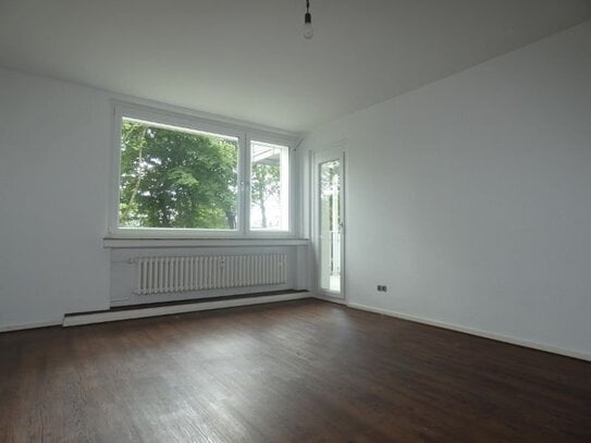 *** modernisierte 2-Zimmer-Wohnung mit Balkon und Aufzug! ***