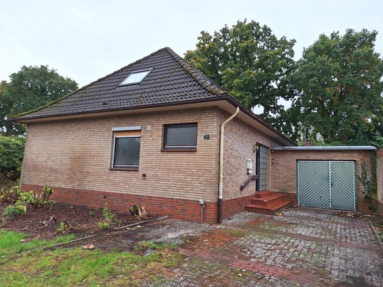 Klassischer Walmdachbungalow in Schortens, Ortsteil Grafschaft