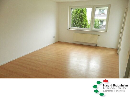 Gepflegte Singlewohnung mit Loggia und Tageslichtbadezimmer, ca.55m², in ruhigem Haus.