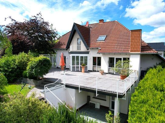 RESERVIERT Wunderbare Villa mit Garage, Garten, Terrasse, Balkon und einzigartiger Aussicht in Esch RESERVIERT