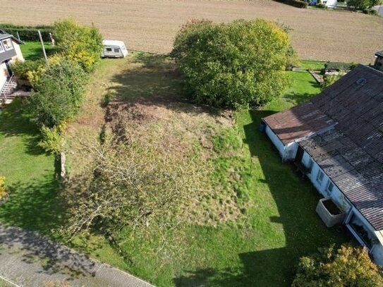 Sonniges, voll erschlossenes Baugrundstück in ruhiger Ortsrandlage - Leben, wo andere Urlaub machen!