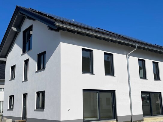 Traumhaftes Neubau REH mit PV-Anlage, hochw. Ausstattung und zukunftsw. Energiekonzept in Denklingen