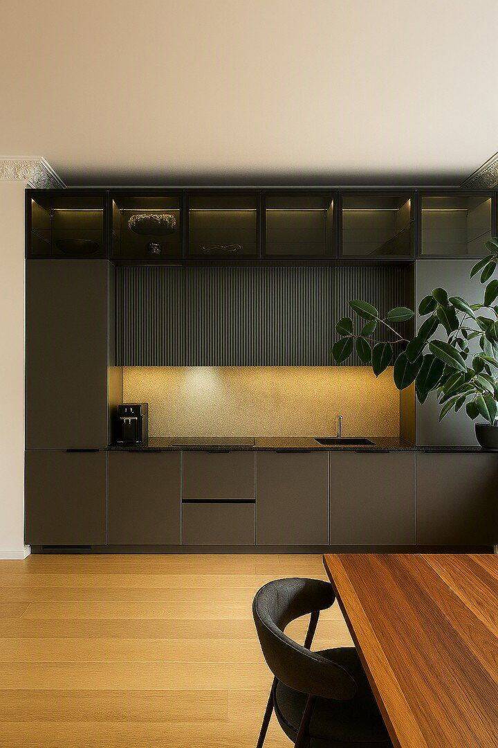 Kernsanierter Altbau im Innenhof: 3 Zimmer, 2 Balkone, Designküche, Einbauschränke, Tageslichtbad - Foto 1