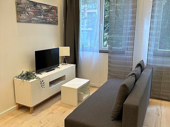 Fürstenwall: komplett saniertes 2-Zimmer-Apartment