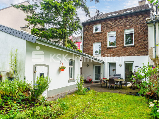 Stilvoll sanierter Altbau mit großem Garten in Siegburg!