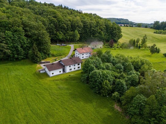 2 Wohnhäuser in naturnaher Traumlage (EFH mit ELW) und EfH (im Rohbauzustand)