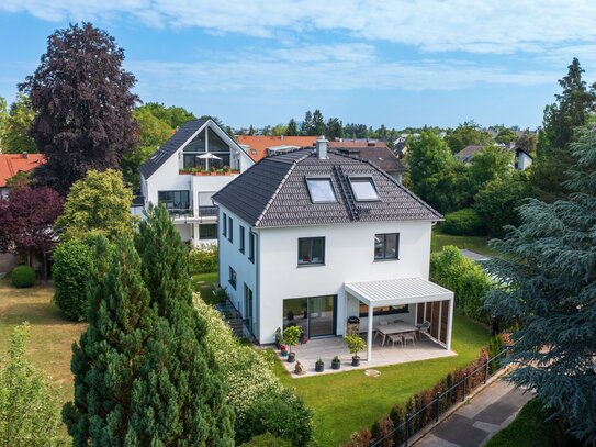 Familientraum in ruhiger Lage. Stilvolles Haus mit schönem Garten.