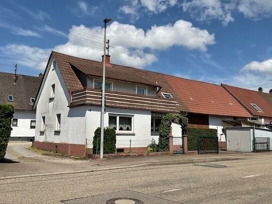 Großzügiges Bauernhaus mit Scheune und Nebengebäuden in Rastatt-Ottersdorf!