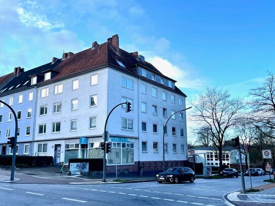 DACHGESCHOSS-AUSBAU MIT WEITBLICK: ZWISCHEN HARBURG-CITY UND NATURIDYLLE