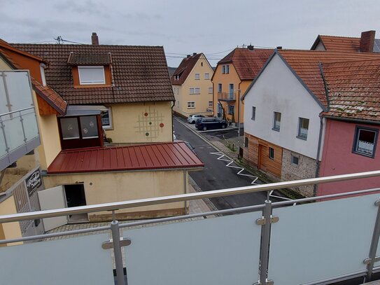 3 Zi. Familienwohnung mit Einbauküche und Balkon in Himmelstadt