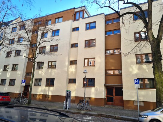 Ruhige 3-Zimmer-Wohnung mit Balkon ins Grüne & Tiefgaragenstellplatz - viel Potenzial für Ihre Wohnträume