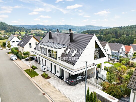 Ökologisches Luxus Doppelhaus im Chalet-Stil vor den Toren der Fränkischen Schweiz