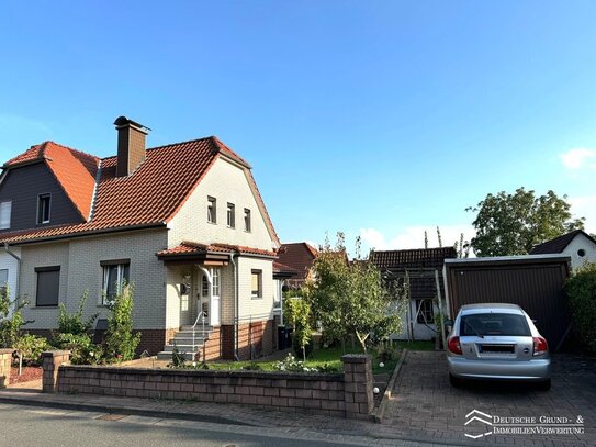 Provisionsfrei massive Doppelhaushälfte mit Wintergarten, Garten und Garage in ruhiger Wohngegend