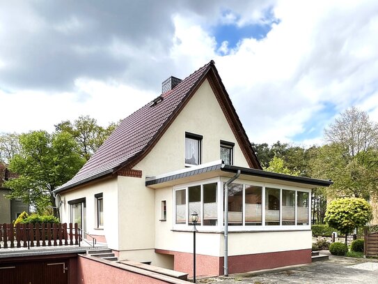 Einziehen und Wohlfühlen! Wohnen auf großem Grundstück in zentraler Lage