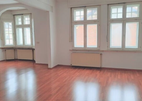 Saniertes 4 Zimmer Altbau- BÜRO im 1.Stock in der Innenstadt von Weiden i. d. OPf. zu vermieten!