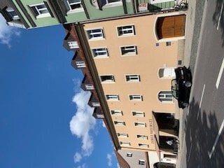 Gemütliche 2 - Zimmer - Wohnung mit Balkon und Einbauküche am westlichen Altstadtrand.