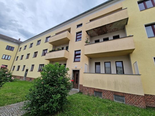 Zwei Zimmer Wohnung mit Balkon in ruhiger, grüner Lage!