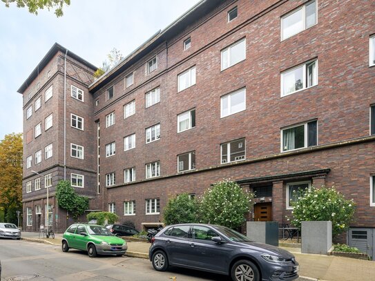 List leerstehend, Nähe De-Haen-Platz: 3-Zimmerwohnung mit Eichenparkett und Balkon