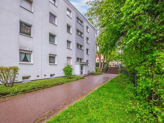 München-Oberföhring/St. Emmeram. Top gepflegte 4-Zi.-ETW mit Loggia und praktischem Grundriss