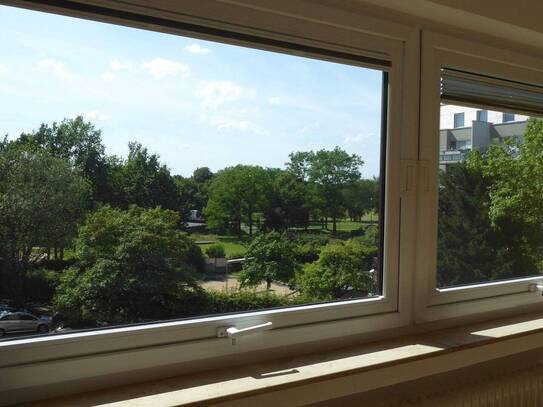 Charmante 2-Zimmer-Wohnung mit Einbauküche und Loggia in Köln-Brück zu vermieten