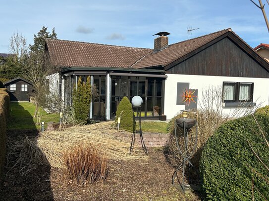 Perfekt - lichtdurchfluteter Bungalow mit traumhaften Wintergarten