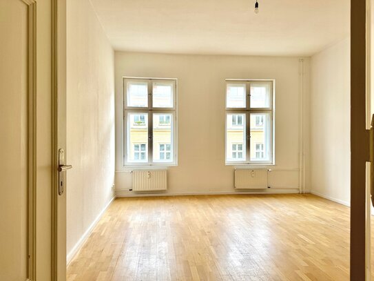 Regierungsviertel! großzügig geschnittene 3 Zimmer-Wohnung mit separater Küche, tlw. Kassettentüren, Südbalkon, 3. Ober…