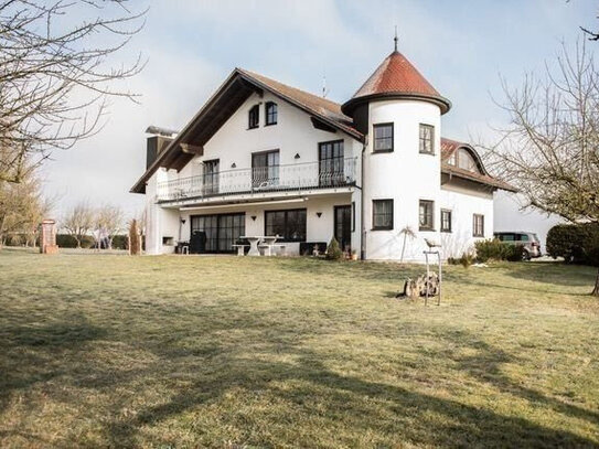 ==== Exklusives .Landhaus nahe Laichingen ca. 8 km ==== Wfl.ca. 215 m², Grdfl.ca.1200 m², Bj 1991 ===== 749.000 € =====