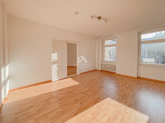 SUPERSONNIGE WOHNUNG IN KLASSISCH SCHÖNEM ALTBAU MIT TOLLEM BLICK! RUHIG GELEGEN! PROVISIONSFREI!