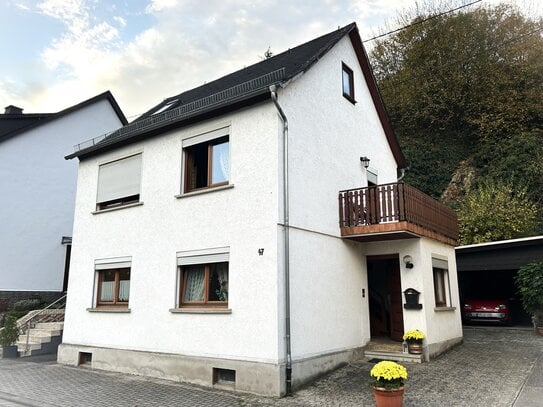 Sehr nettes Einfamilienhaus mit Garage und herrlichem Blick auf die Lahn