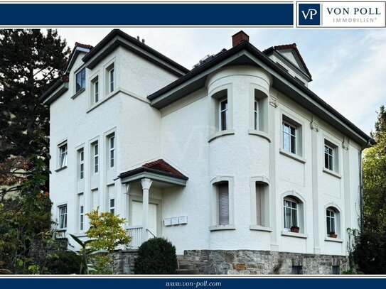 VON POLL - BAD HOMBURG: Dachmaisonettewohnung in stilvoller Villa mit Loggia und Tiefgaragenplatz