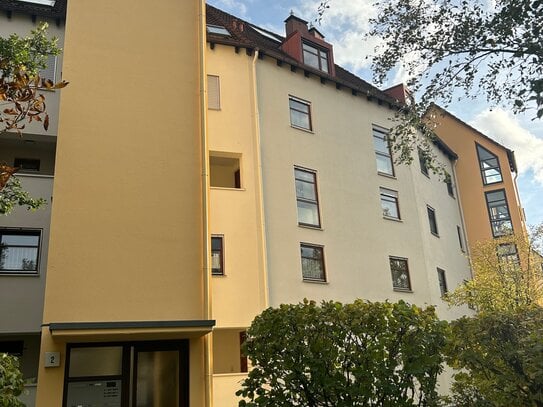 Hochwertig renovierte 4-Zimmer Maisonettewohnung (Dachterrasse, kein Aufzug)