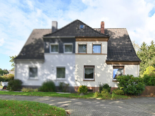 Solide, familienfreundlich, erschwinglich - Doppelhaushälfte mit Garten und Garage!