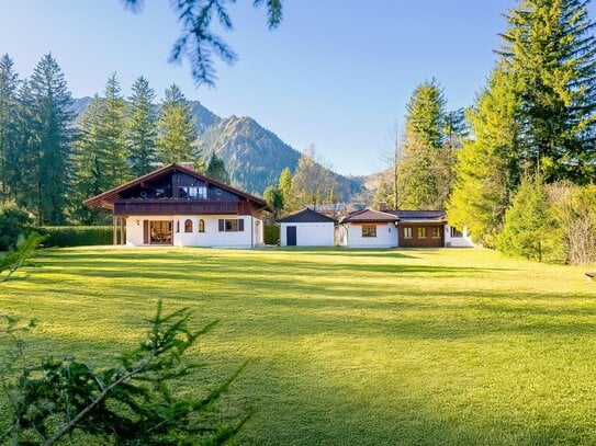 Ankommen in der Idylle. Traumanwesen am Schliersee mit Bergblick.