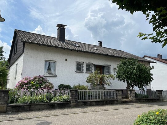 Großzügiges Einfamilienhaus mit sensationell großzügigem Grundstück