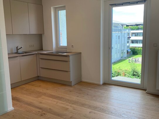 Zentrale, helle und moderne 3-Zimmer-Wohnung mit geh. Innenausstattung - Erstbezug nach Sanierung mit Balkon