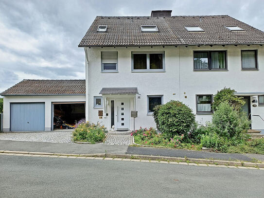 Doppelhaushälfte mit Wintergarten und herrlichen Grundstück in Bayreuth / OT Wolfsbach