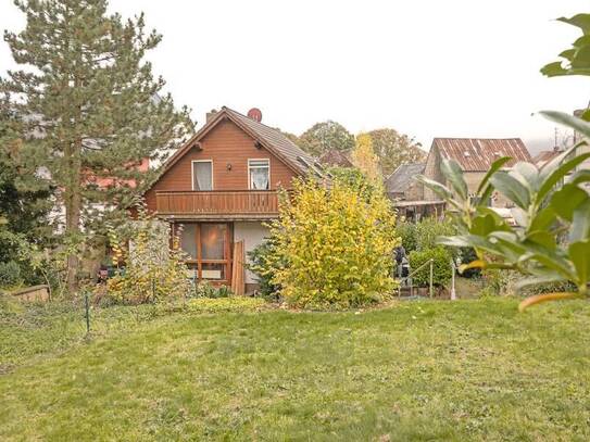 Apartes Einfamilienhaus mit großem Garten, Garage und Stellplätzen
