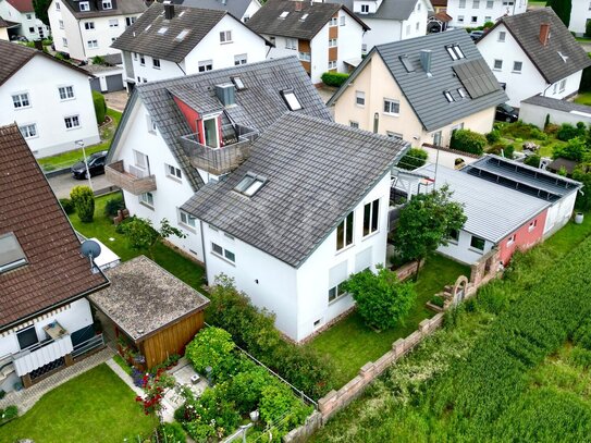 Generationenhaus oder gehobenes Wohnen mit Kapitalanlage - traumhaftes Zweifamilienhaus