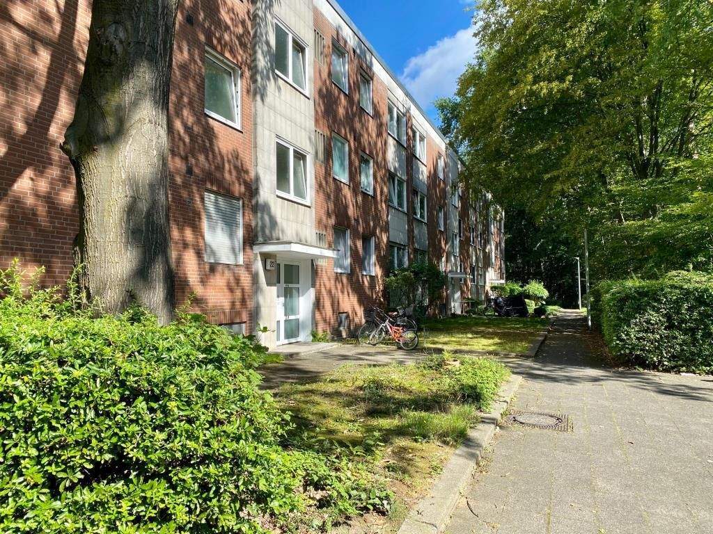 4- Zimmer Wohnung mit Balkon und Keller in Düsseldorf Garath - Frei ab 01. August