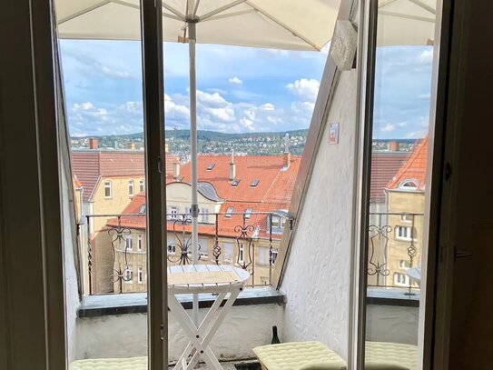 Mitten in der Stadt mit Blick auf die Hügel Stuttgarts