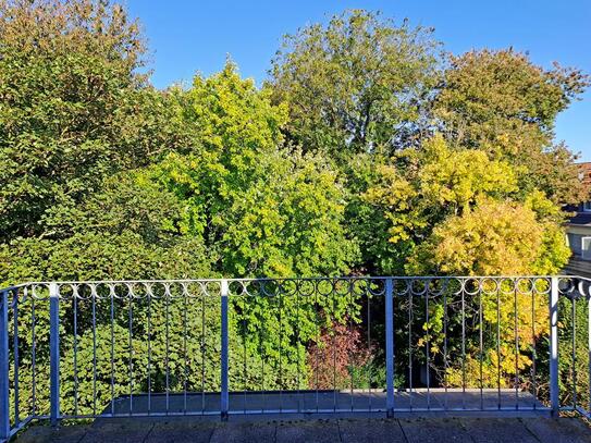 Richtig ruhig in Rüttenscheid! Hausgroße Altbau-Maisonette mit Dachterrasse u. Fernwärmeheizung