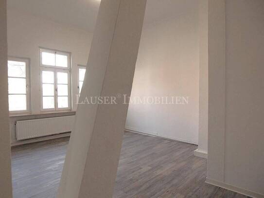 Teilsanierte 2 Zimmer- Altbauwohnung zentral in Ludwigsburg