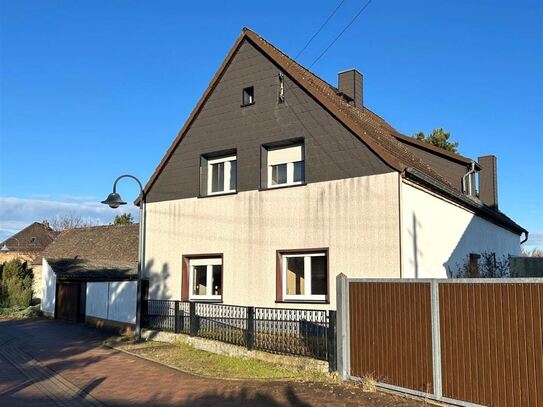 Freistehendes Einfamilienhaus in ruhiger Lage mit viel Platz !