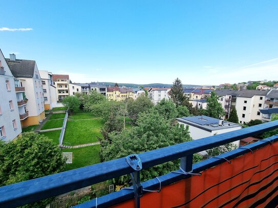 DG-Maisonette-3-Raum-Whg. Sanierter Altbau, ruhige Lage, großer W-Balkon mit Weitblick